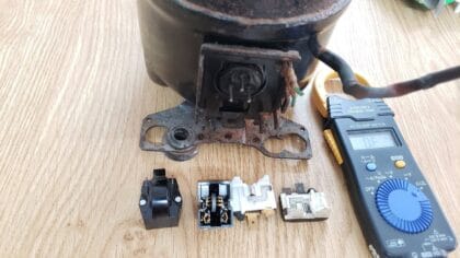 rơ le khởi động và téc mic khi tháo ra khỏi block